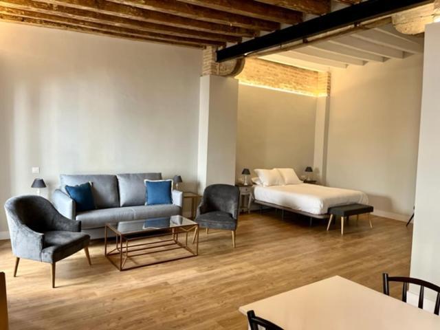 Ti1 Estiloso Loft 120M De La Catedral Tomas De Ibarra Street Seville Luaran gambar