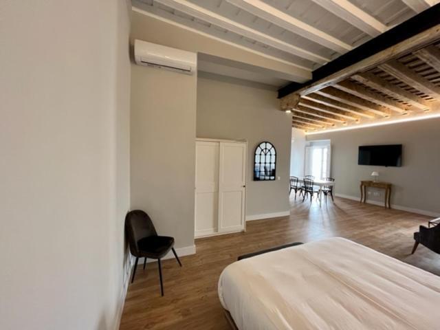 Ti1 Estiloso Loft 120M De La Catedral Tomas De Ibarra Street Seville Luaran gambar